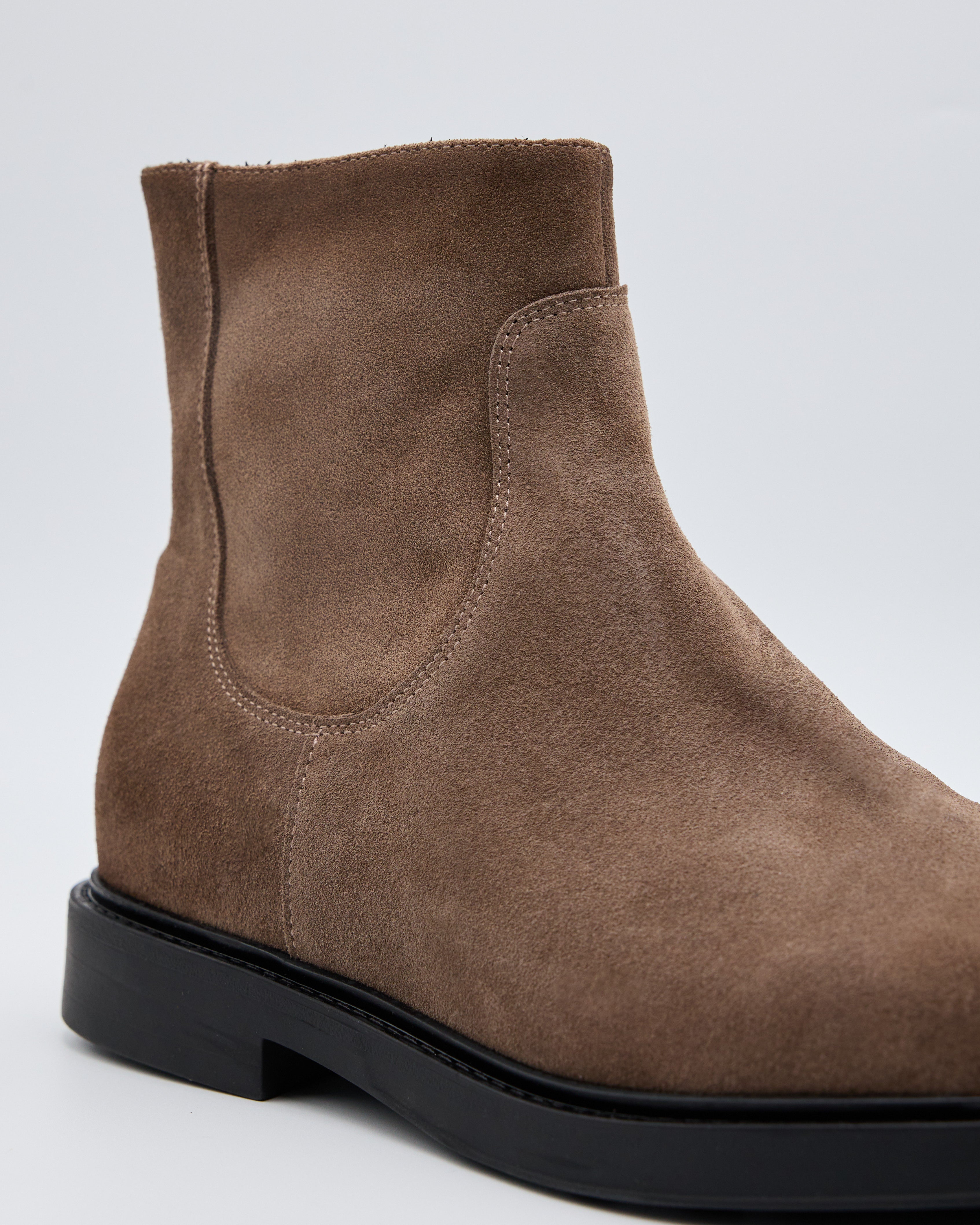 Stivaletto in Camoscio Taupe con Zip Laterale