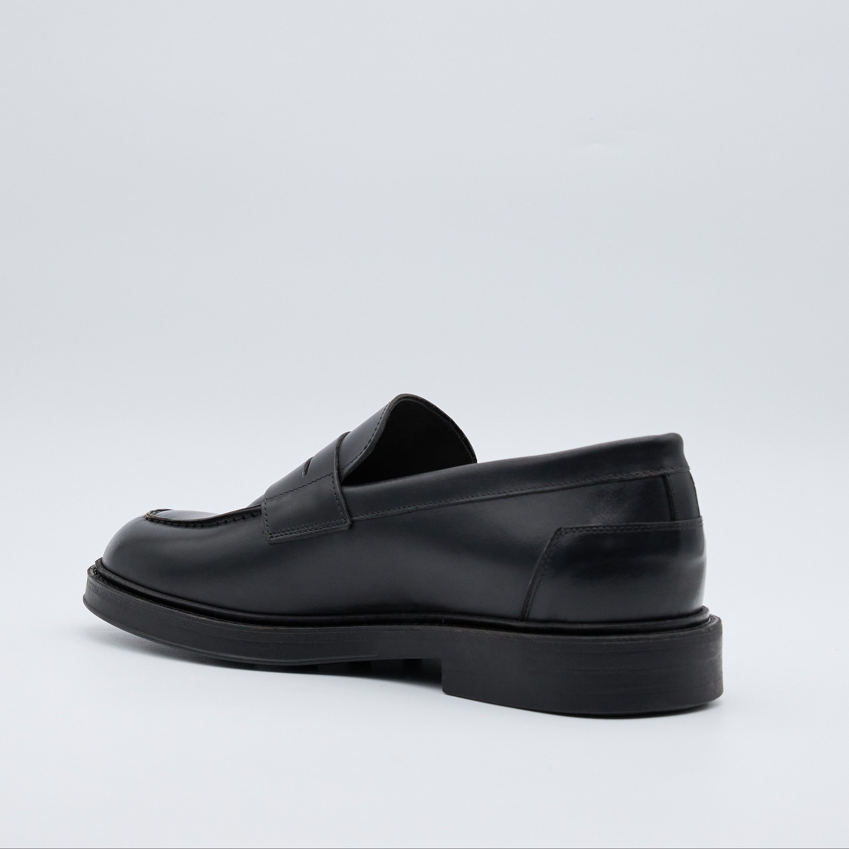 Mocassino in Pelle Nera con Mascherina