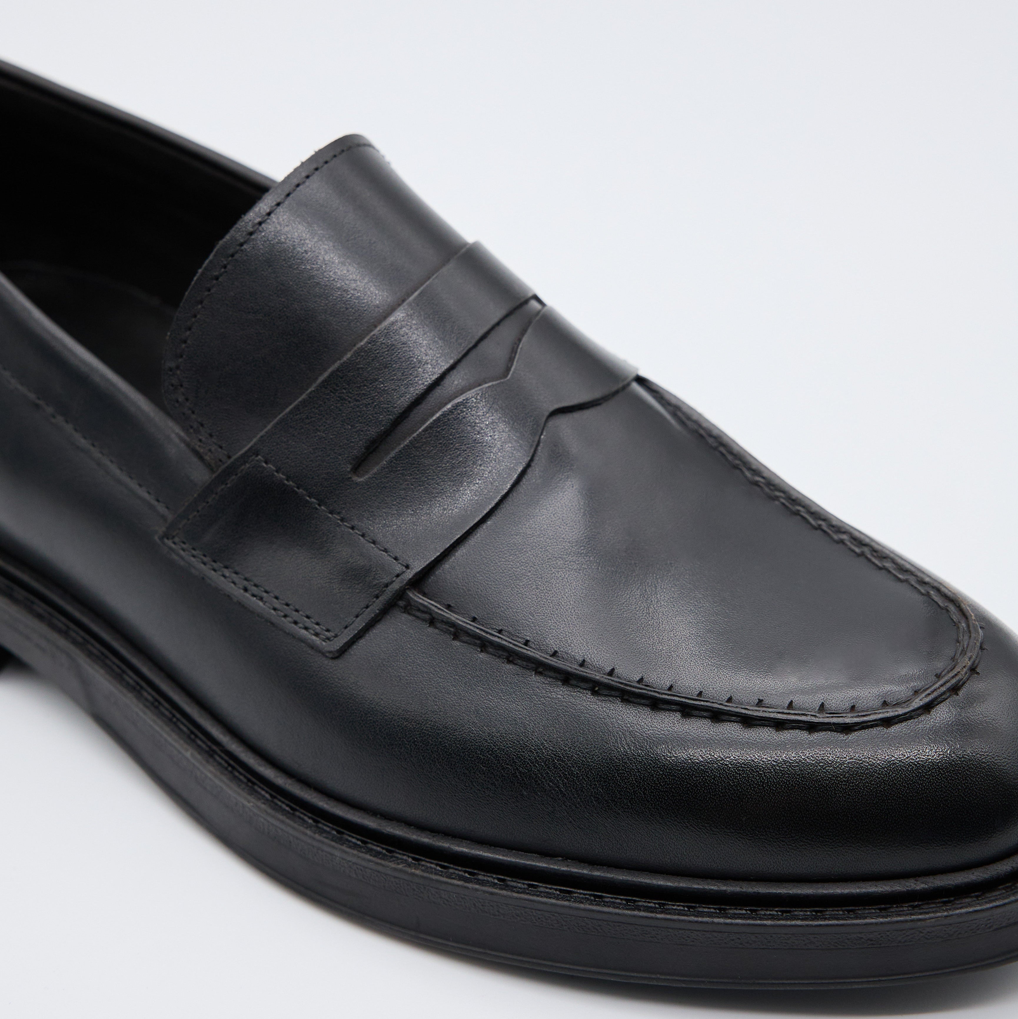 Mocassino in Pelle Nera con Mascherina