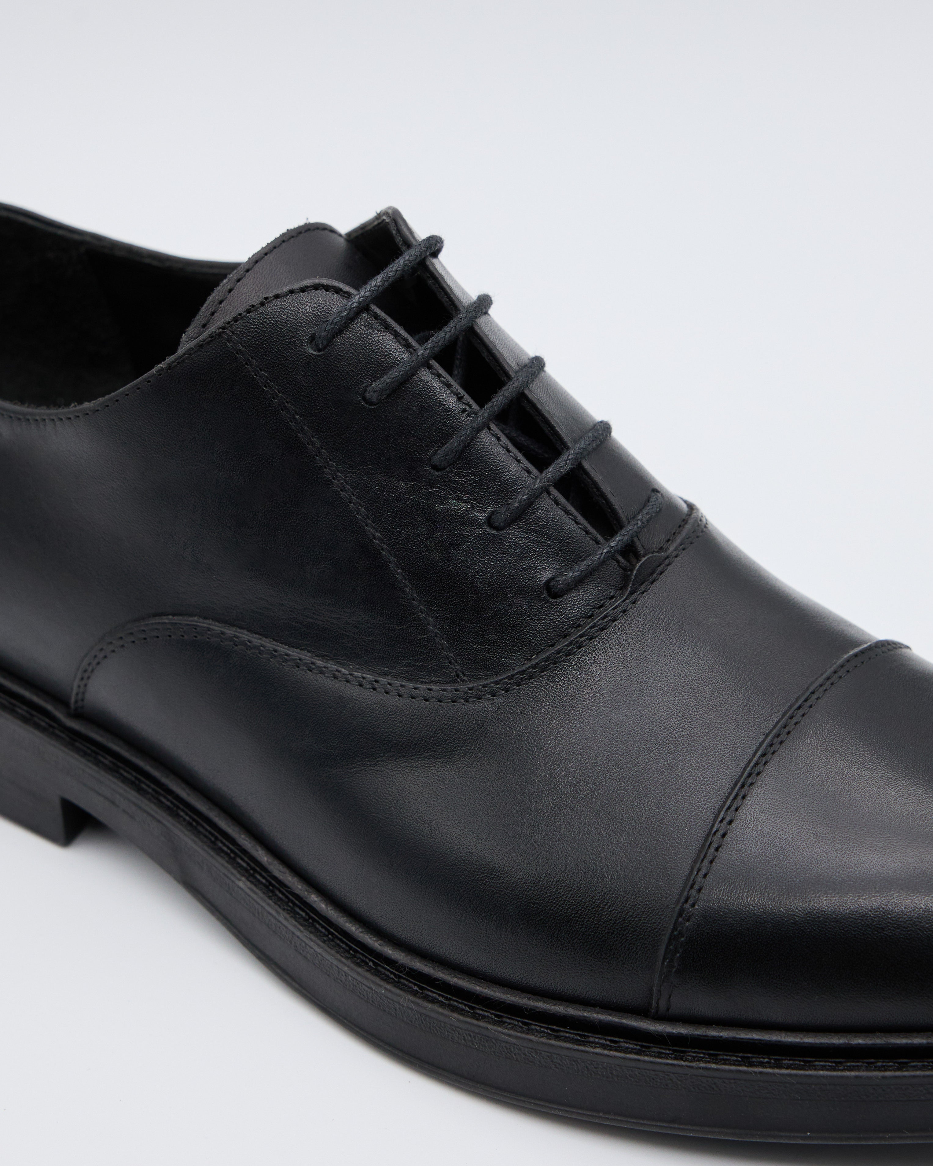 Oxford Cap Toe in Pelle Nera